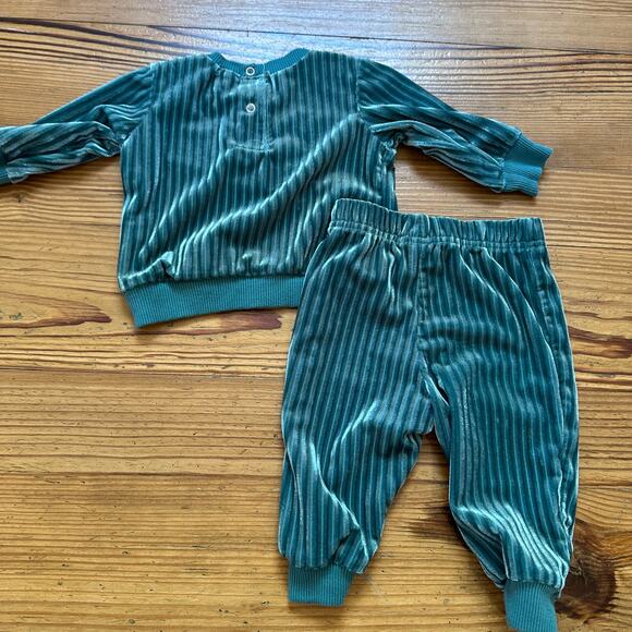 Tahari green velvet ribbed ruffle long sleeve pant set SIZE 0-3M - Picture 4 of 4